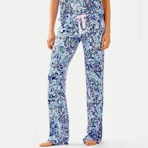 Lilly Pulitzer Knit Pajama pants in a 60 animals print.
NWOT